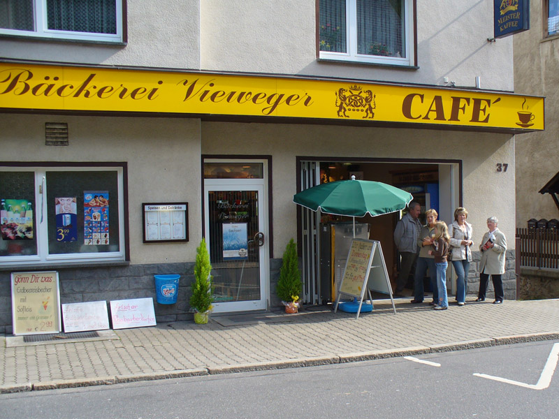 Aussenansicht der Bäckerei Vieweger nach der Renovierung des Ladengeschäfts 2003